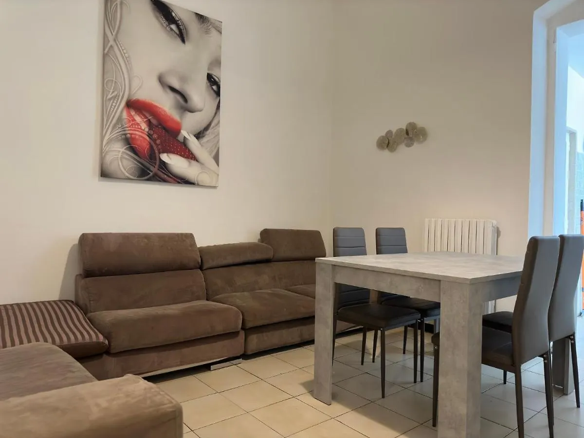 Apartment Cconforthotels Appartamento Crispi Bari Italien