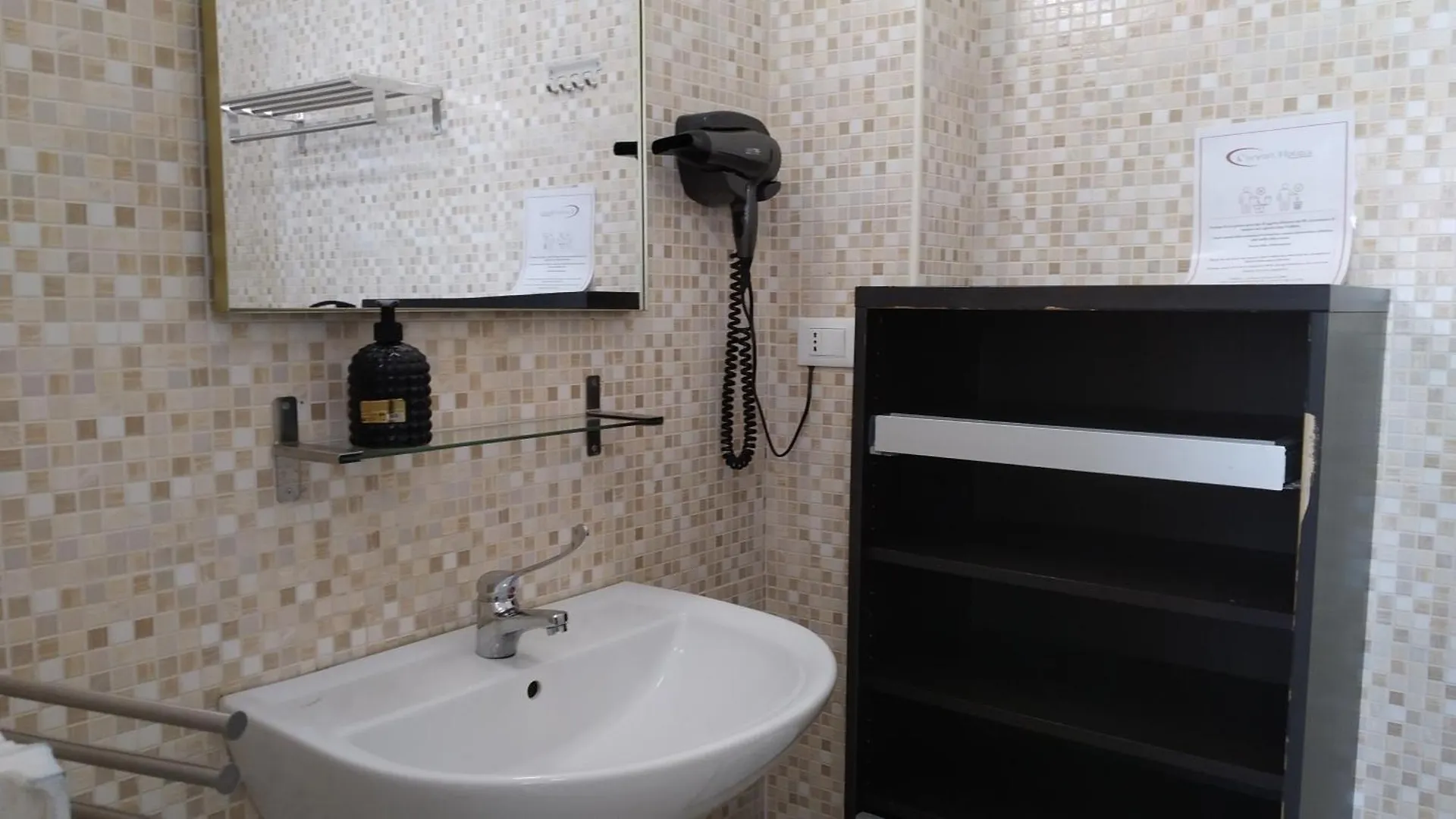 Apartment Cconforthotels Appartamento Crispi Bari Italien